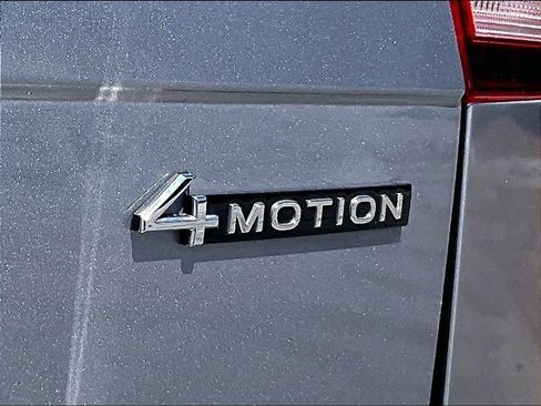 Used 2024 Volkswagen Tiguan SE AWD/4WD image 29