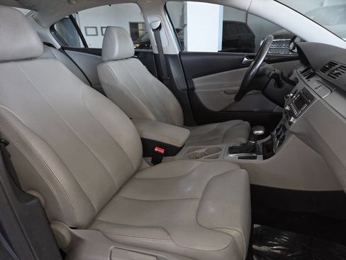 Used 2009 Volkswagen Passat Komfort FWD image 29