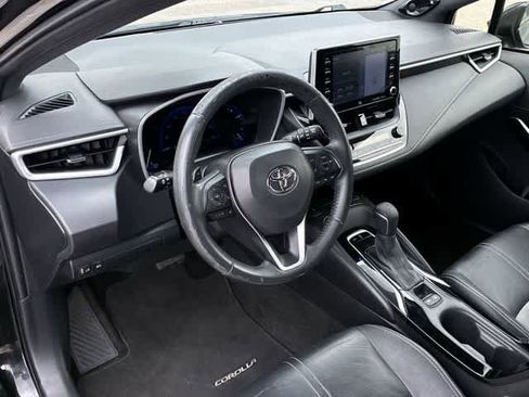 Used 2019 Toyota Corolla XSE FWD image 2