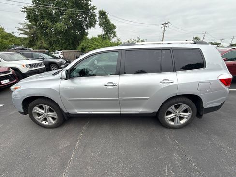 Used 2012 Toyota Highlander Limited w/ Tow Pkg FWD image 3