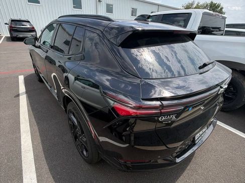Used 2024 Chevrolet Equinox EV RS FWD image 4