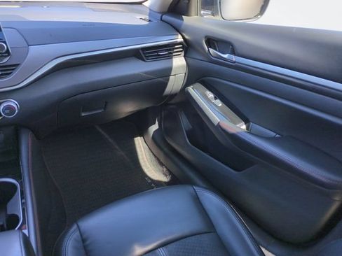Used 2024 Nissan Altima 2.5 SR FWD image 18