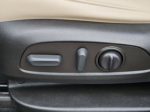 Certified 2023 Chevrolet Traverse LT w/ Rear Camera Mirror Package image 25