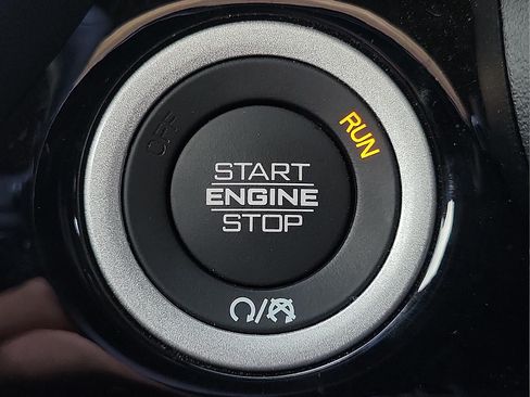Used 2025 RAM 1500 Laramie AWD/4WD image 19