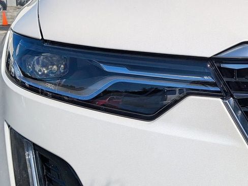 New 2025 Cadillac XT6 Luxury image 9