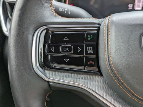 Used 2022 Jeep Grand Wagoneer Series III AWD/4WD image 24