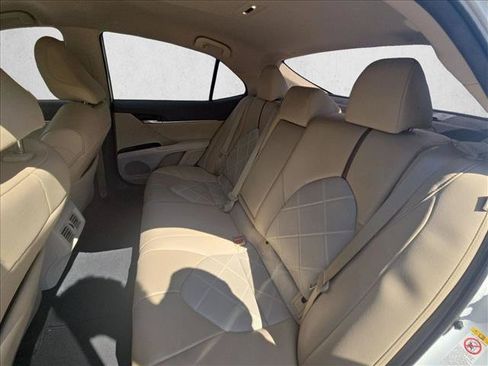 Used 2019 Toyota Camry XLE FWD image 19