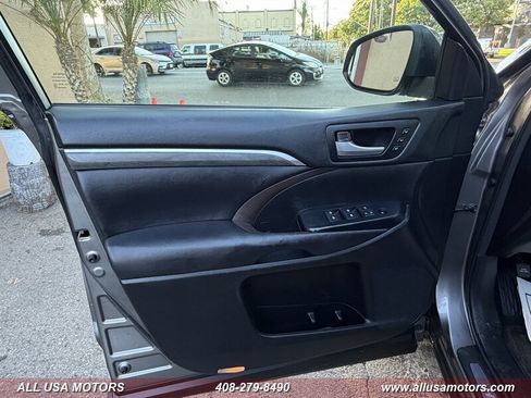 Used 2017 Toyota Highlander Limited w/ Carpet Mat Package FWD image 14