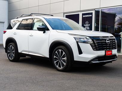 New 2026 Nissan Pathfinder Platinum w/ Accent Package