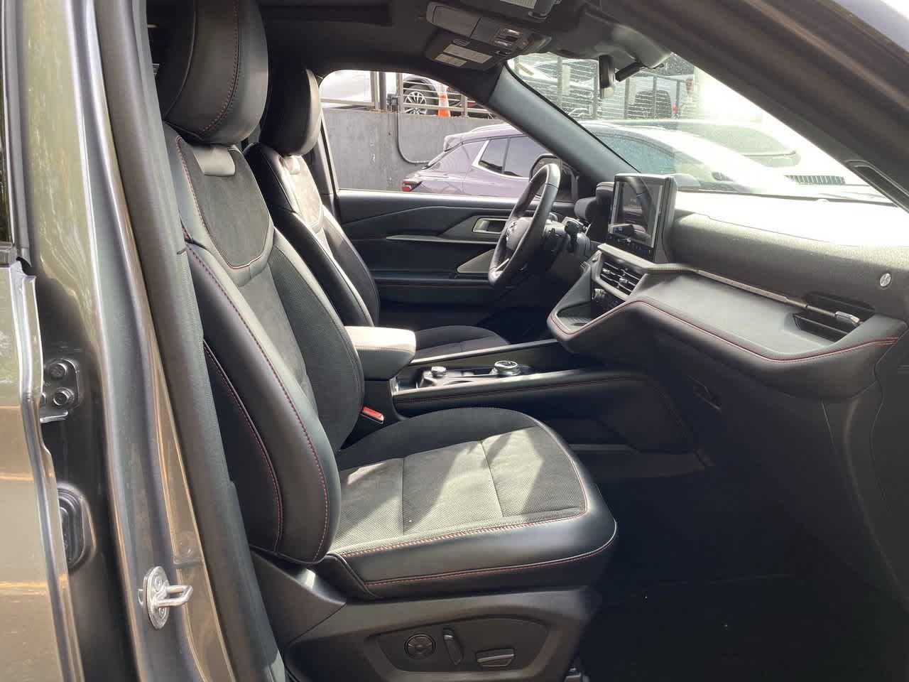 Used 2025 Ford Explorer ST w/ Sun And Sound Package AWD/4WD image 19