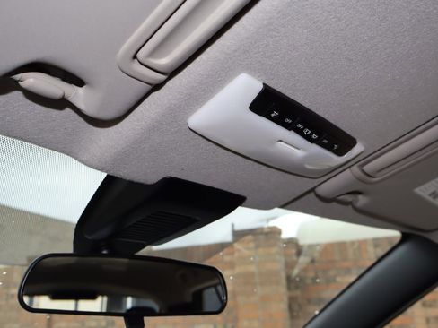 Used 2023 Nissan Kicks SR FWD image 25