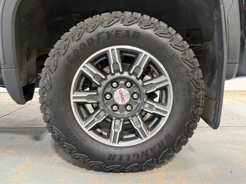 Used 2024 GMC Sierra 1500 AT4 w/ AT4 Preferred Package AWD/4WD image 9