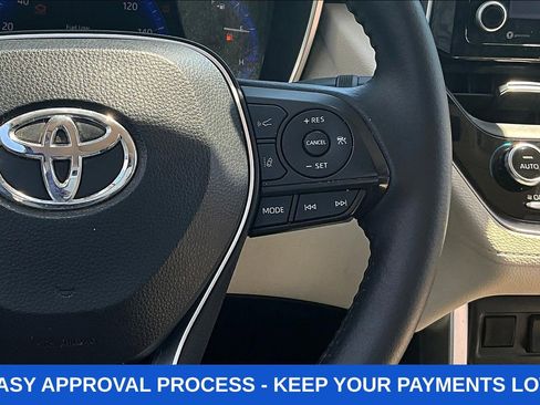 Used 2022 Toyota Corolla Cross XLE w/ Convenience Package FWD image 16