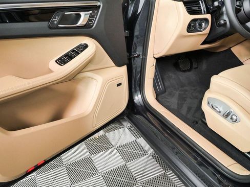 Certified 2026 Porsche Macan Turbo AWD/4WD image 8