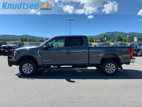 Used 2017 Ford F250 XLT w/ XLT Premium Package AWD/4WD image 4