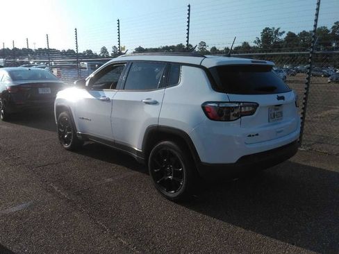 Used 2025 Jeep Compass Latitude w/ Convenience Group AWD/4WD image 2
