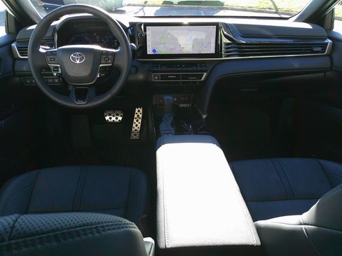 Used 2025 Toyota Camry XSE image 30