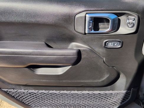 Used 2023 Jeep Wrangler Unlimited w/ Cold Weather Group image 34