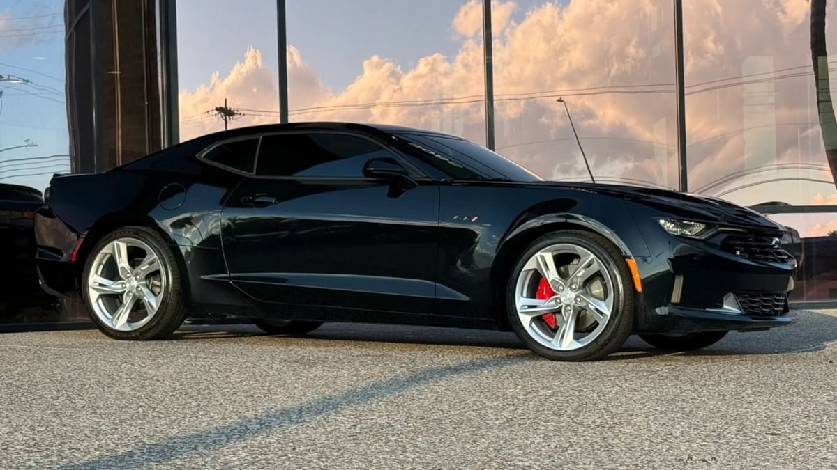 Used 2021 Chevrolet Camaro LT w/ RS Package RWD image 15
