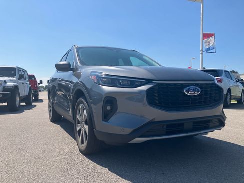 Used 2024 Ford Escape Platinum w/ Premium Technology Package AWD/4WD image 1