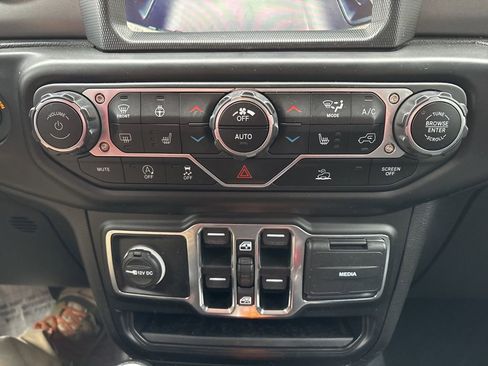 Used 2022 Jeep Gladiator Willys image 19