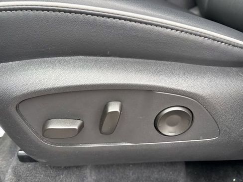 Used 2025 Buick Enclave Preferred AWD/4WD image 20