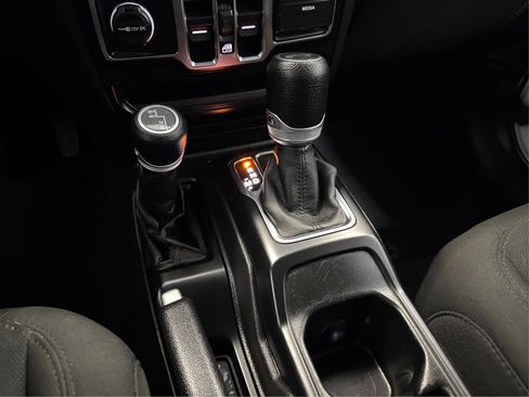 Used 2021 Jeep Wrangler Unlimited Sport AWD/4WD image 19