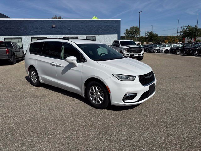 Used 2022 Chrysler Pacifica Touring-L FWD image 7