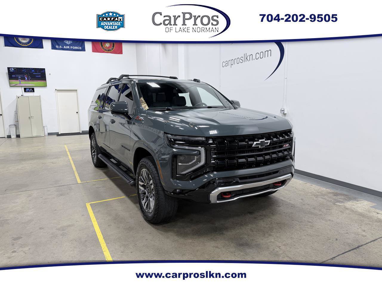 Used 2025 Chevrolet Suburban Z71 w/ Comfort Package AWD/4WD image 1