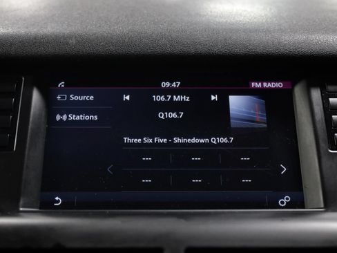Used 2017 Land Rover Discovery Sport SE AWD/4WD image 41