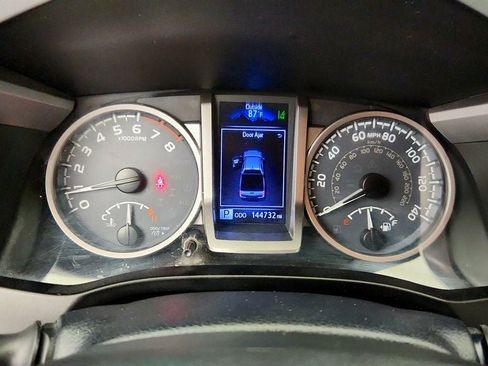 Used 2018 Toyota Tacoma SR5 RWD image 13