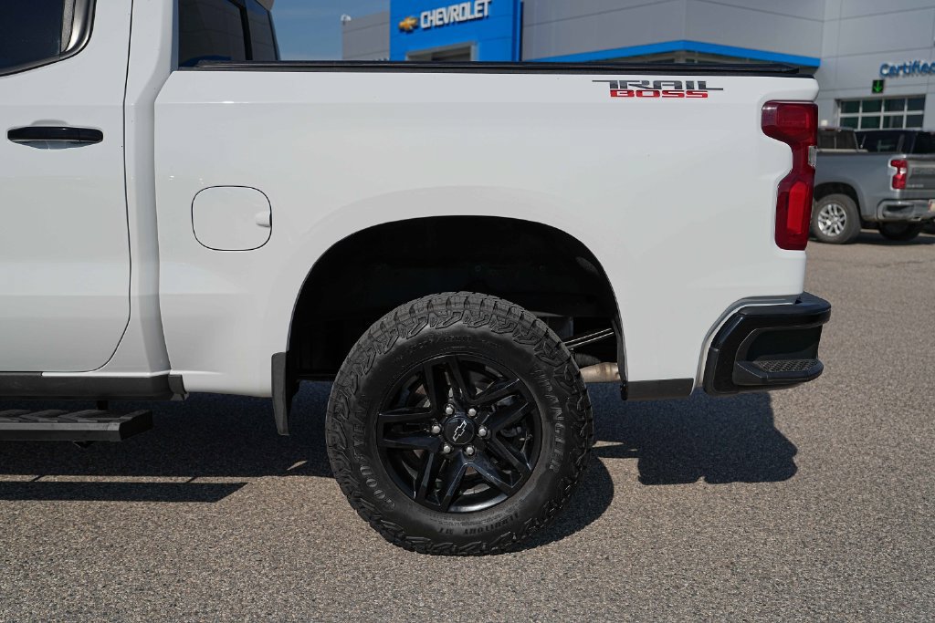 Used 2025 Chevrolet Silverado 1500 LT Trail Boss w/ Convenience Package II AWD/4WD image 13