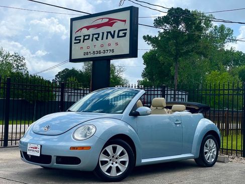 Used 2010 Volkswagen Beetle Convertible image 1