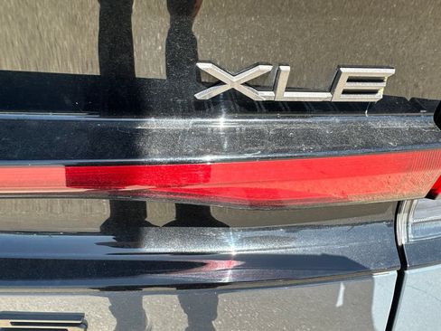 Used 2024 Toyota Prius XLE FWD image 4
