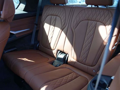 Used 2025 BMW X7 M60i image 19