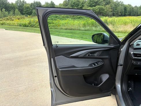 Used 2023 Chevrolet TrailBlazer LT FWD image 13
