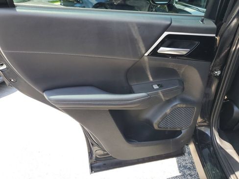 Used 2023 Mitsubishi Outlander SE FWD image 12