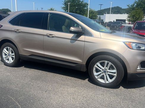 Used 2020 Ford Edge SEL w/ Convenience Package AWD/4WD image 3