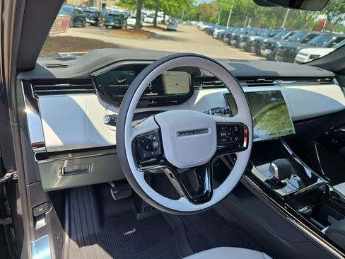 New 2025 Land Rover Range Rover Sport Dynamic SE image 16