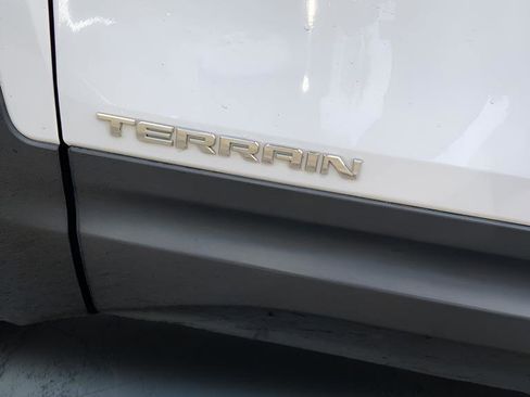 Used 2021 GMC Terrain SLT image 5