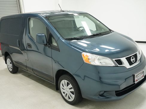 Used 2017 Nissan NV200 SV w/ Technology Package FWD image 3