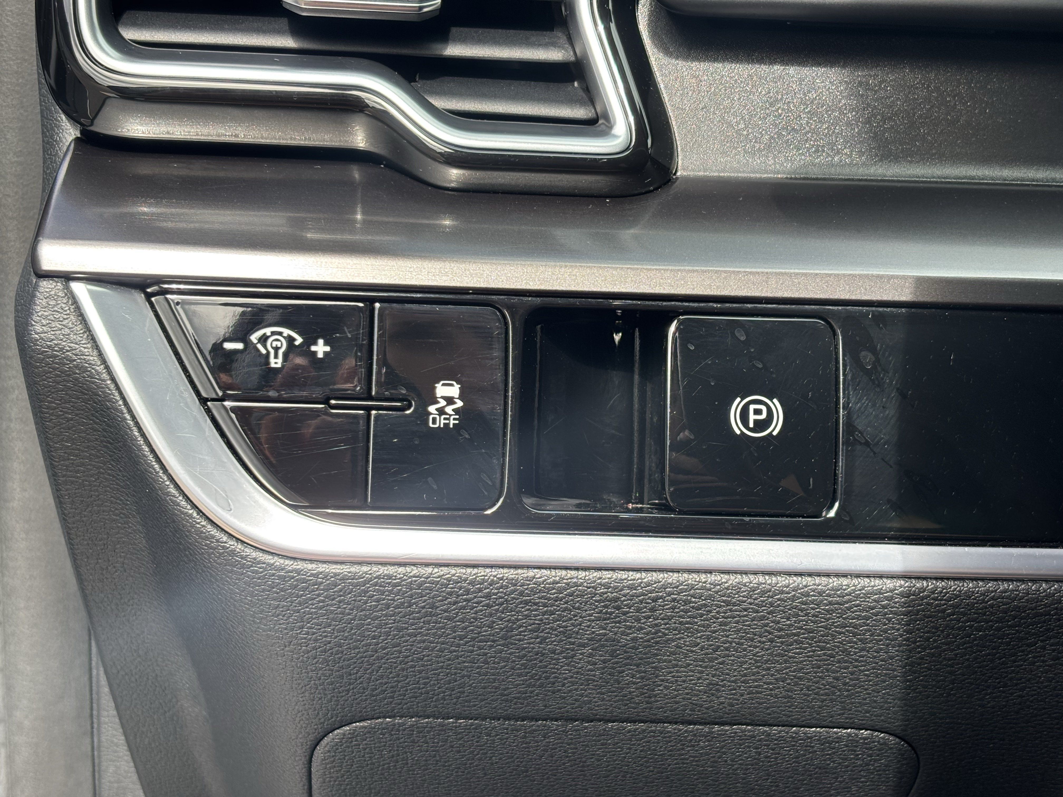 Certified 2024 Kia Sportage EX FWD image 29