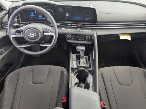 New 2025 Hyundai Elantra SEL FWD image 13