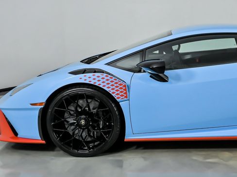 Used 2022 Lamborghini Huracan STO RWD image 7