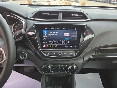 Used 2021 Chevrolet TrailBlazer ACTIV w/ Technology Package image 25