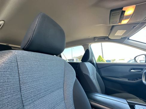 Used 2022 Nissan Rogue SV AWD/4WD image 18