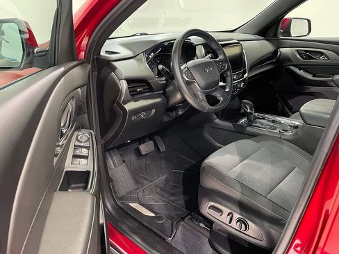 Used 2023 Chevrolet Traverse LT FWD image 3