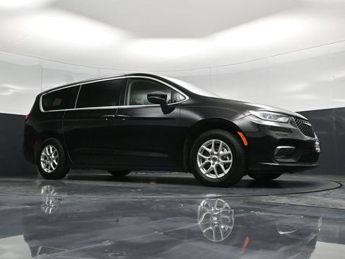 Certified 2024 Chrysler Pacifica Touring-L FWD image 58