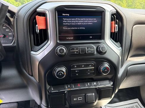 Used 2020 Chevrolet Silverado 1500 LT AWD/4WD image 19
