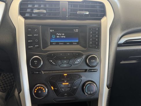 Used 2016 Ford Fusion SE w/ Equipment Group 201A FWD image 9